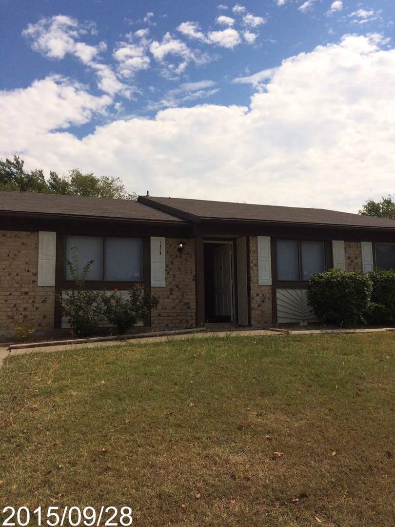 Beautiful 4 Bedroom 2 Bathroom in Garland!
