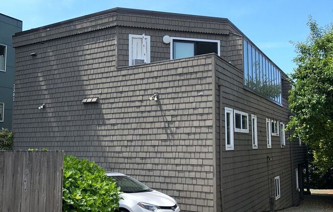 7307 Bainbridge Pl SW