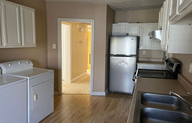 2 beds, 1 bath, $975