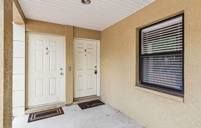Large 2 bed / 2 bath plus flex area located in Hyde Park
