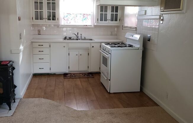 1 bed, 1 bath, $1,100