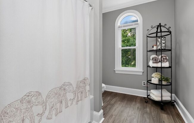 4 beds, 3.5 baths, $6,300
