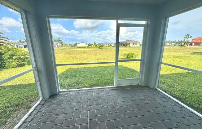 Spacious & Modern 3 Bed, 2 Bath in NW Cape - Available Now!
