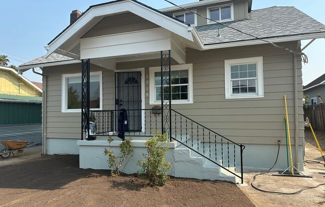 Large 5 Bedroom with Bonus Room in NE Portland!