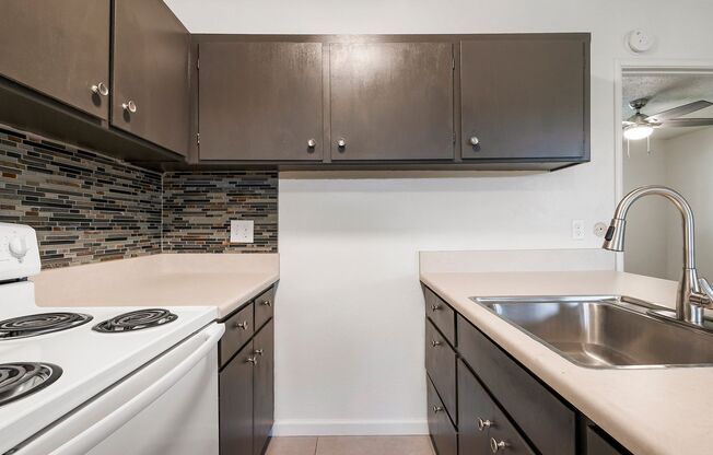 1 bed, 1 bath, 600 sqft, $1,195, Unit M