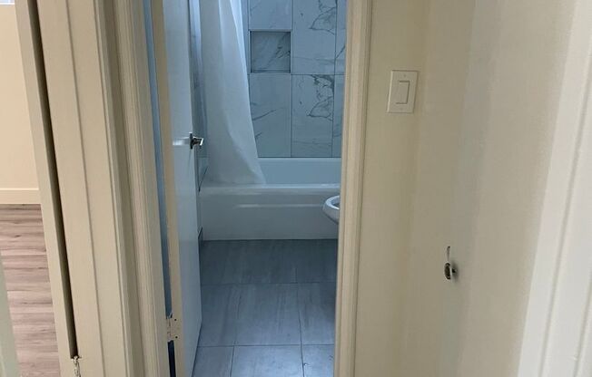 1757 Longwood Ave. Los Angeles, CA. 90019