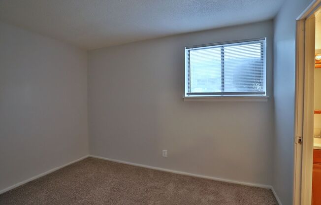 2 beds, 1.5 baths, 920 sqft, $875, Unit 1420 West Glen Avenue Apt 302