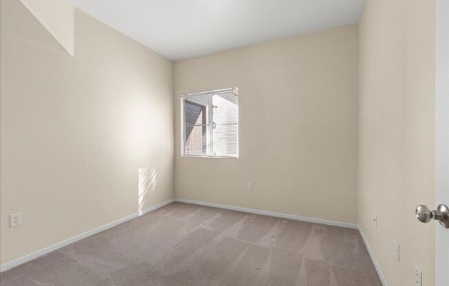 3 beds, 2 baths, $1,550, Unit # 2047