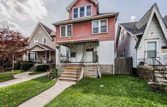 Welcome to this charming 1 bedroom, 1 bathroom home located in the heart of River Rouge, MI.