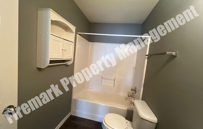 2 beds, 1 bath, $900, Unit G