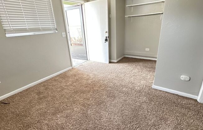 1 bedroom located in the heart of Lakewood! Enjoy your 1st month free!
