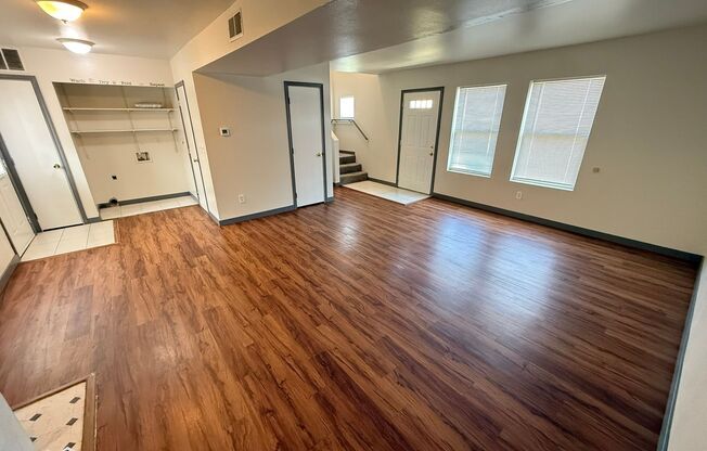 MOVE IN SPECIAL!! PRICE DROP! Modern Townhouse Living – 3 Beds, 2.5 Baths, Great Layout!