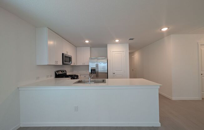 (2 Weeks Free Rent) 4/2/2 in Marion ( Kayden Springs) / Fridge Included / Fenced in Backyard / Marion ISD