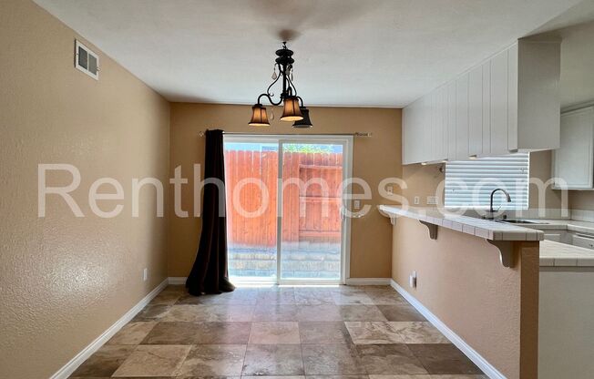 Escondido, 1121 Rachel Cir, Travertine Tile Floors, AC, Fireplace, Attached 2 Car Garage w/ Opener.