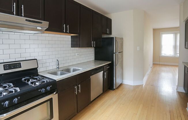 2 beds, 1 bath, 910 sqft, $2,595, Unit 1925-1