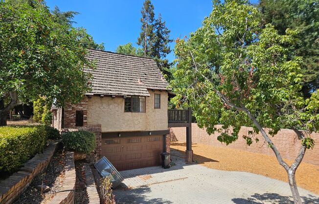 Stunning 1 Bed 2 Bath Naglee Park Home With Scenic Views