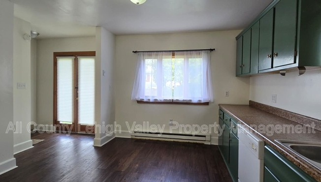 61 E GOEPP ST