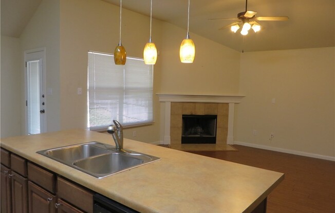 Beautiful 3/2/2 at Crossing At Onion Creek!