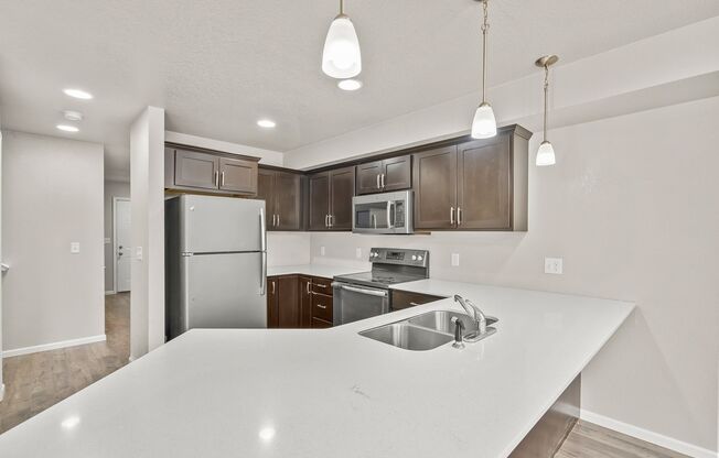 3 beds, 2.5 baths, $1,800, Unit 5739 Summerland Dr