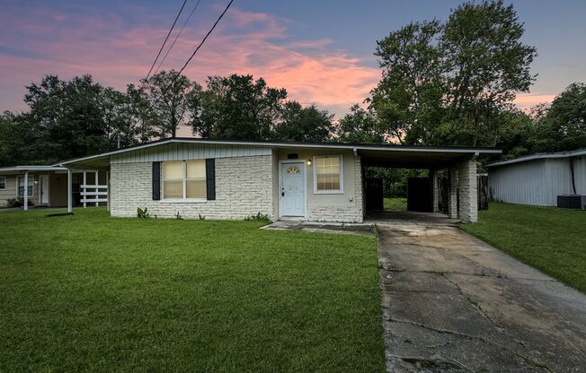 4/2 with bonus room! Large fenced in back yard located in Normandy Village!