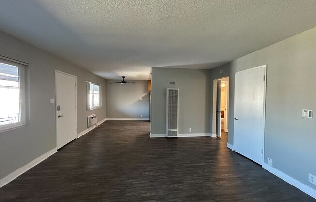 2 beds, 1 bath, 950 sqft, $3,065, Unit 4720-28