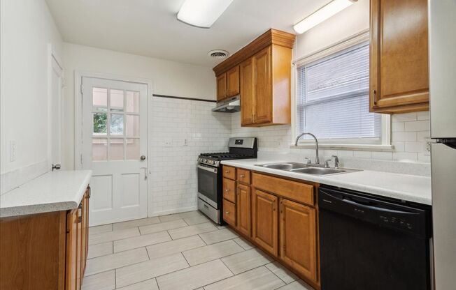 2 beds, 1 bath, $1,550