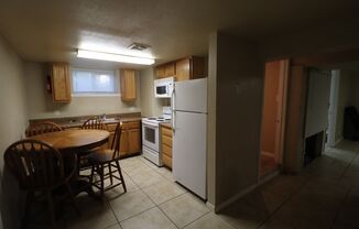 2 beds, 1 bath, $600, Unit 1