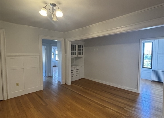 3 beds, 1 bath, 1,100 sqft, $4,500, Unit 17