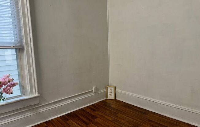 2 beds, 1 bath, $995