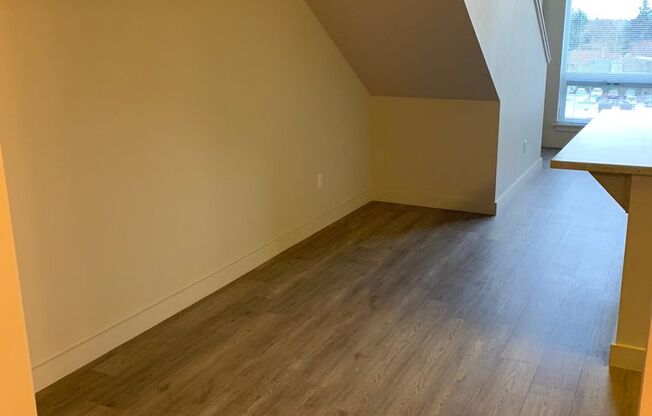 Studio, 1 bath, 430 sqft, $1,800, Unit 418