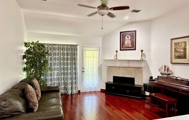 4 Bedrooms Warm Home in Plano