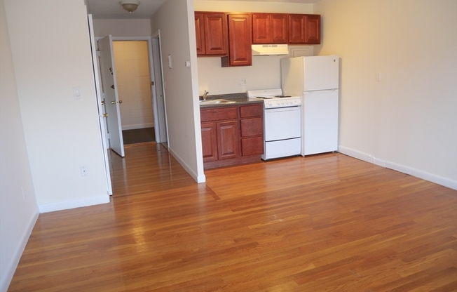 Studio, 1 bath, 999 sqft, $1,995, Unit 25