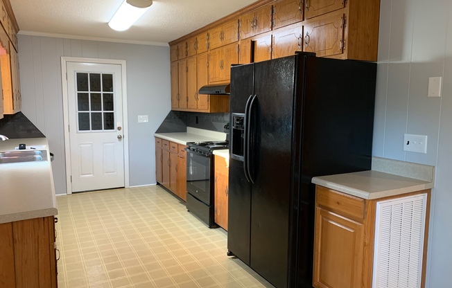 3 beds, 2 baths, $1,400