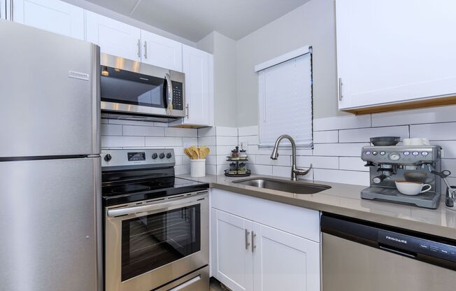 2 beds, 2 baths, 935 sqft, $1,425, Unit 3218