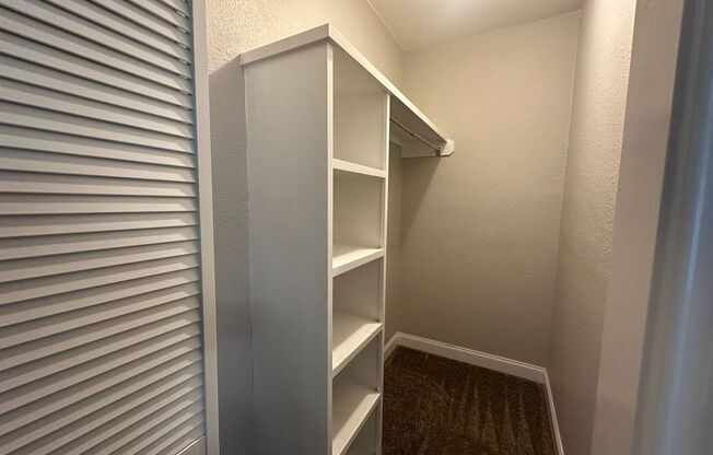 2 beds, 2 baths, 946 sqft, $1,600, Unit Unit 4