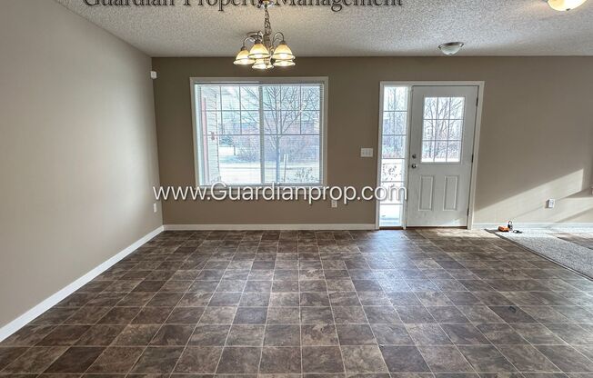 North Brooklyn Park Corner Town Home, Dedicated Office, 2 Car Garage, Washer/Dryer, Front Patio