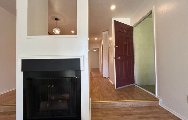 Bright & Updated 1BR Condo in Prime Walnut Creek Location – Vaulted Ceilings & Pool Access!