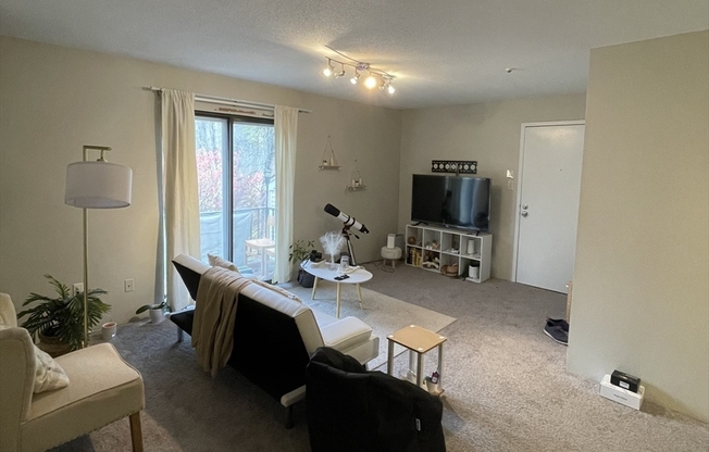 2 beds, 1 bath, 810 sqft, $2,350, Unit 6