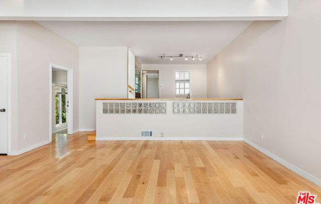 17207 PALISADES CIR