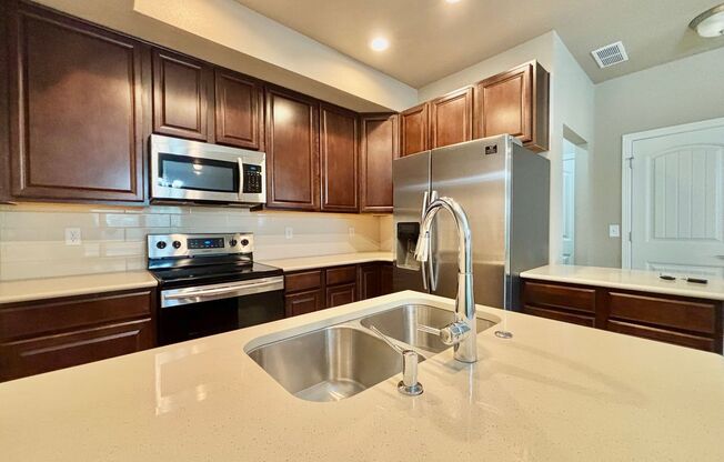 Beautiful 3 bed, 3 bath Townhome in West Windsor!