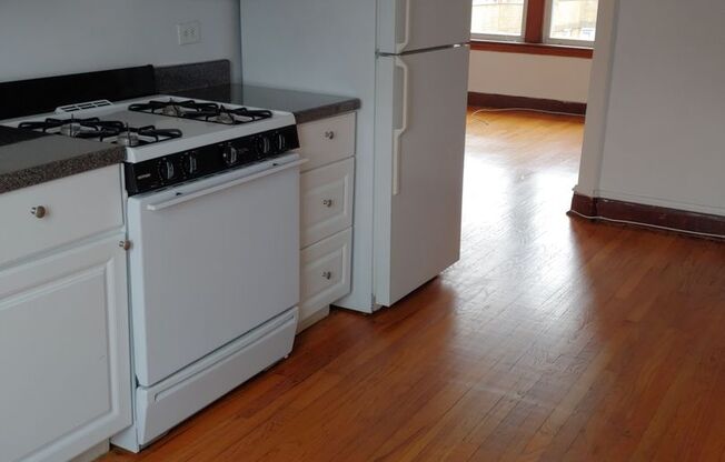 Studio, 1 bath, 600 sqft, $1,350, Unit 4828-2E