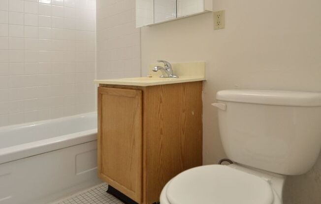 1 bed, 1 bath, 425 sqft, $905, Unit 2 - 06