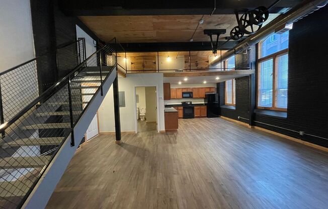 Studio, 1 bath, 935 sqft, $1,550, Unit 102