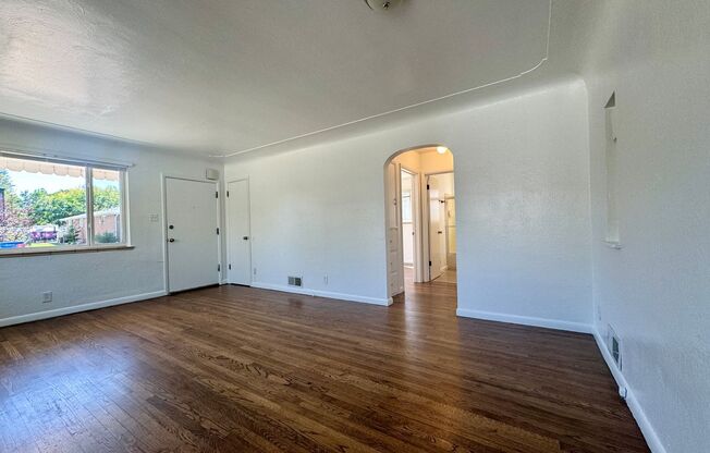 2 beds, 1 bath, $2,095