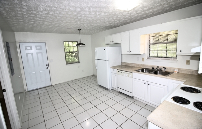 8365 WARREN DR