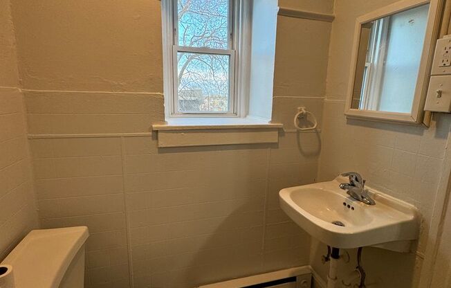 1 bed, 1 bath, $925, Unit 3rd Floor