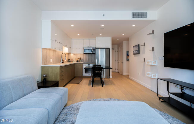 1 bed, 1 bath, 752 sqft, $3,811, Unit 911