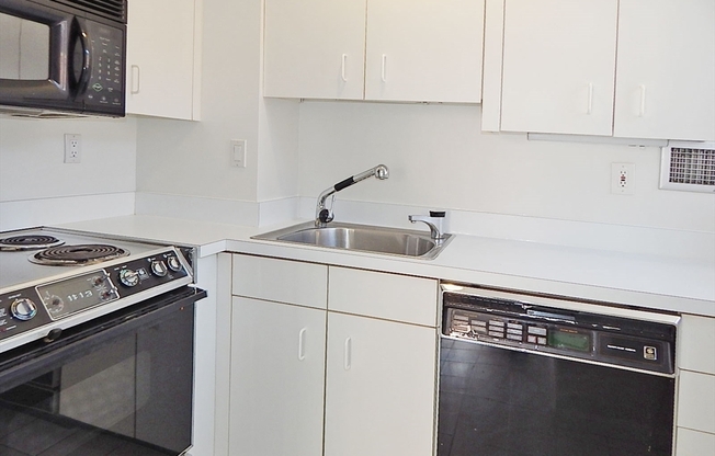 2 beds, 1 bath, 1,201 sqft, $3,400, Unit 230