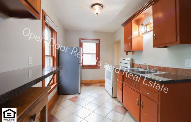 833 Edgewater