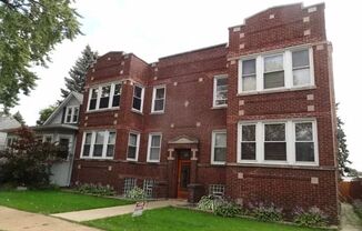 Portage Park apartment! 5217 W. Cuyler